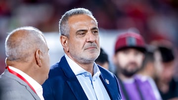 Futbol, Chile vs Ecuador.
Primera rueda, clasificatorias al Mundial 2026.
El presidente de la ANFP Pablo Milad es fotografiado durante el partido clasificatorio al Mundial 2026 contra Ecuador disputado en el estadio Nacional de Santiago, Chile.
25/03/2025
Pepe Alvujar/Photosport
Football, Chile vs Ecuador.
Round one, 2026 World Cup Qualifiers.
ANFP President Pablo Milad is photographed during a 2026 World Cup qualifier match against Ecuador at the National stadium in Santiago, Chile.
25/03/2025
Pepe Alvujar/Photosport
