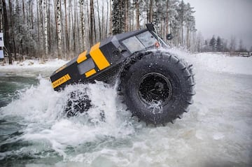 Sin ‘The Ark’, el vehículo también se vende. Su autonomía es de 115 horas, velocidad máxima de 40km/h (sobre agua, de 6km/h) y capacidad de carga de 1000 kilos. 