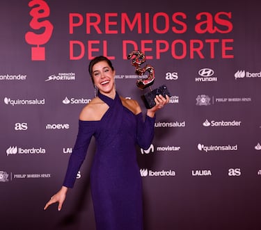 En 2025 recibió el Premio AS Deporte en Positivo, un reconocimiento que no solo destacó sus logros deportivos, sino también los valores que ha mostrado dentro y fuera de la pista, consolidándola como referente ético y deportivo.