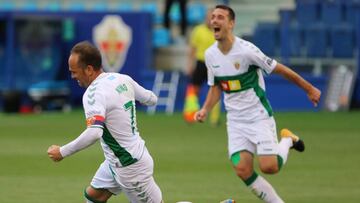 Nino celebra uno de sus goles con el Elche.