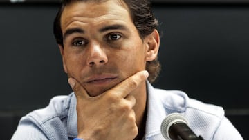El tenista español Rafael Nadal atiende a los medios durante la presentación del congreso de la Fundación "Lo que de verdad importa" celebrada en su academia.