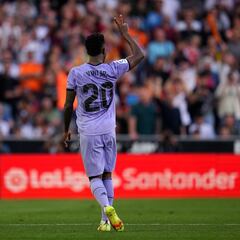 What happened to Vinicius Jr in the 2023 Valencia - Real Madrid match at Mestalla?