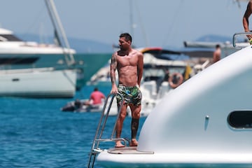 Messi y Suárez de vacaciones con sus familias en Ibiza