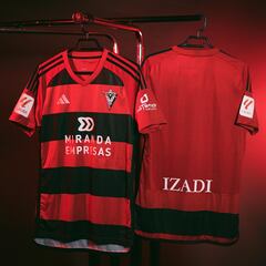 El Mirandés presenta su nueva indumentaria para la 23-24