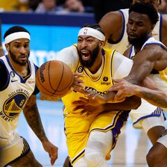 Anthony Davis abandonó el Juego 5 ante los Warriors tras recibir un codazo en la cara