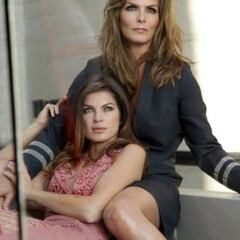 Monserrat Oliver se compromete con Yaya Kosikova