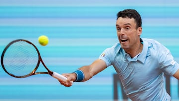 Bautista y Carball¨¦s sufren dos remontadas en duelos calientes