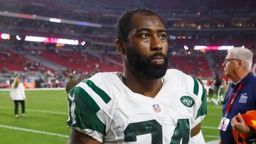 Oct 17, 2016; Glendale, AZ, USA; New York Jets cornerback Darrelle Revis (24) against the Arizona Cardinals at University of Phoenix Stadium. The Cardinals defeated the Jets 28-3. Mandatory Credit: Mark J. Rebilas-USA TODAY Sports