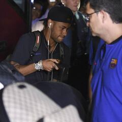 Neymar aterrizó en New York de risas con Luis Suárez