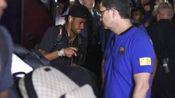 Neymar a la llegada al Hotel Sheraton Parsippany en New Jersey.