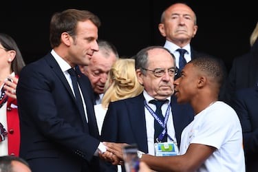 Macron lo vuelve a hacer: “Voy a presionar para que siga Mbappé”