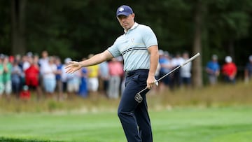 FARMINGDALE, NEW YORK - SEPTEMBER 26: Rory McIlroy of Team Europe reacts to his putt on the seventh green during the Friday morning foursomes matches of the 2025 Ryder Cup at Black Course at Bethpage State Park Golf Course on September 26, 2025 in Farmingdale, New York. Jamie Squire/Getty Images/AFP (Photo by JAMIE SQUIRE / GETTY IMAGES NORTH AMERICA / Getty Images via AFP)