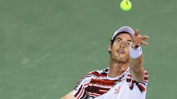 Andy Murray saca durante su partido ante Denis Kudla en el torneo de San Diego.