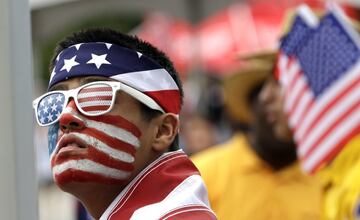 Belleza y color en el duelo USA-Argentina en las gradas de Houston