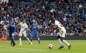 El jugador del Real Madrid Vinicius marca el 5-0 al Melilla. 