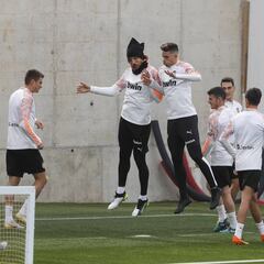 Murthy retoma las negociaciones para renovar a Garay