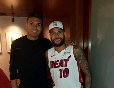 Neymar, Casemiro enjoy Madrid nightlife together after PSG draw