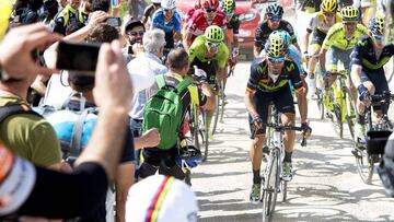 Alejandro Valverde, al ataque en el sterrato del Alpe di Poti.