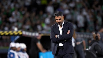 Atletico Nacional's Argentine head coach Javier Gandolfi gestures during the Copa Libertadores round of 16 first leg football match between Colombia's Atletico Nacional and Brazil's Sao Paulo, at the Atanasio Girardot stadium in Medellin, Colombia, on August 12, 2025. (Photo by Jaime SALDARRIAGA / AFP) (Photo by JAIME SALDARRIAGA/AFP via Getty Images)