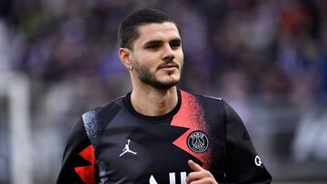 AMIENS, FRANCE - FEBRUARY 15: Mauro Icardi of Paris Saint-Germain looks on during warmup before the Ligue 1 match between Amiens and Paris at Stade de la Licorne on February 15, 2020 in Amiens, France. (Photo by Aurelien Meunier/Getty Images)