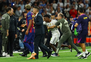 Tangana final entre los jugadores de ambos equipos.