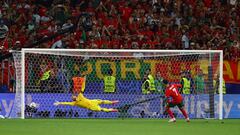Soccer Football - Euro 2024 - Round of 16 - Portugal v Slovenia - Frankfurt Arena, Frankfurt, Germany - July 1, 2024  Portugal's Cristiano Ronaldo scores a penalty during the penalty shootout REUTERS/Lee Smith     TPX IMAGES OF THE DAY