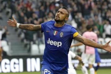 Arturo Vidal celebrando su gol ante el Palermo con la Juventus. 