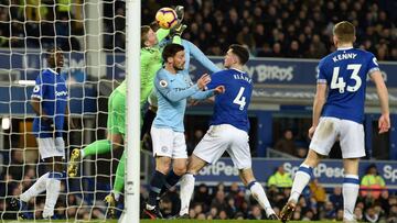 Everton pierde con el Manchester City en su estadio con gol de Laporte.