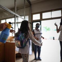 Así ha sido la vuelta a las clases en Buenos Aires: Irregularidades, falta de distanciamiento social...