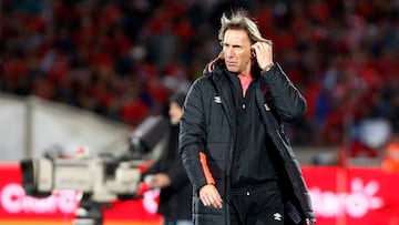 Ricardo Gareca en un partido con la selección de Perú.