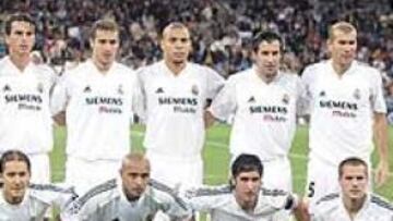 <b>FOTO FLORENTINIANA.</B> Sí señor: la fotografía del Madrid formado antes del partido está ya en la mesa del despacho de Florentino.