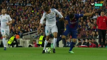 El Clásico: bad-tempered match littered with refereeing errors
