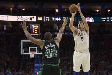 Saric y Al Horford.