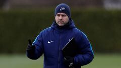 Soccer Football - Champions League - Tottenham Hotspur Training - Tottenham Hotspur Training Centre, London, Britain - March 6, 2018   Tottenham manager Mauricio Pochettino during training   Action Images via Reuters/Andrew Couldridge