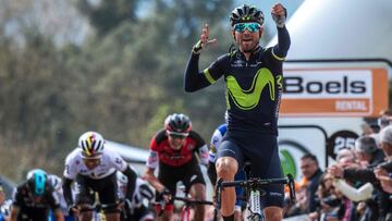 El ciclista espa&ntilde;ol Alejandro Valverde celebra su victoria en la Flecha Valona de 2017 en el Muro de Huy.