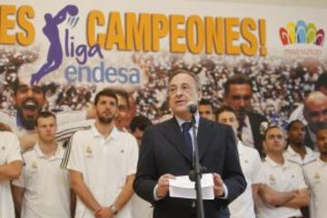 El Real Madrid de baloncesto visita el Ayuntamiento y la Comunidad de Madrid después de haber conseguido el titulo de la liga Endesa  Florentino Pérez