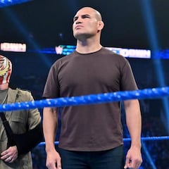 Lesnar ataca a Velásquez y Rey Mysterio antes de Crown Jewel