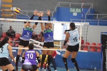 Regatas Lima se recuperó de su última derrota y le ganó a la Universidad Sise por 3 a 1 con parciales 24-26,25-21,11-25,16-25. El equipo dirigido por Marco Queiroga de esta manera le sacó tres puntos de ventaja a su escolta en la tabla de posiciones y sigue en el primer lugar de la tabla. El punto más fuerte del sexteto "chorrillano" fue su servicio.