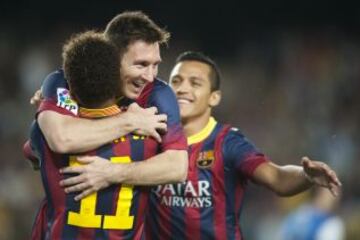 Messi celebra con Neymar y con Alexis el 2-0.