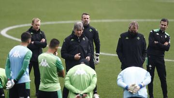Pellegrini, con sus jugadores.