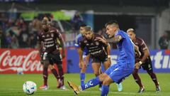 Penales de Charles Aránguiz: anotados y fallados en Universidad de Chile y Selección