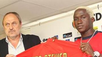 <b>FICHAJE PARA LA DELANTERA. </b>El relaciones externas del club, Matías Rebassa, en la presentación de Keita Otchico.