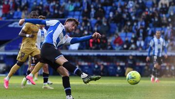 BARCELONA, SPAIN - DECEMBER 11: Javi Puado of Espanyol scores their team's fourth goal during the La Liga Santander match between RCD Espanyol and Levante UD at RCDE Stadium on December 11, 2021 in Barcelona, Spain. (Photo by Alex Caparros/Getty Imag
