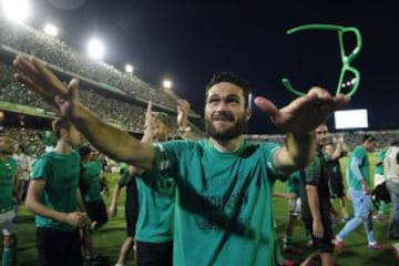 Los verdiblancos celebraron el ascenso. Jorge Molina.