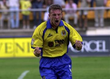 Jugó desde el 2000 hasta el 2007. Con 284 partidos es un de los jugadores que han vestido más veces la camiseta del Submarino Amarillo.