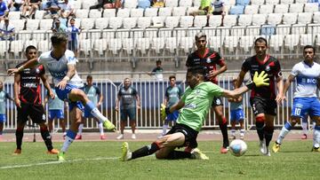 Futbol, Antofagasta vs Universidad Catolica Tercera fecha ,campeonato AFP PlanVital 2020. El jugador de Universidad Catolica Fernando Zampedri convierte un gol contra Antofagasta durante el partido de primera division disputado en el estadio Calvo y Bas