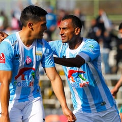 ¡Con empujón en el festejo! El gol que revivió a Magallanes