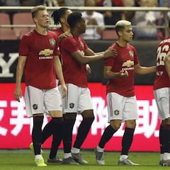 Un United sin Pogba ni Lukaku gana en los penaltis al Milán