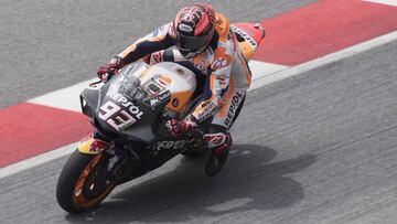 Marc Márquez probando el nuevo carenado de Honda en Sepang.