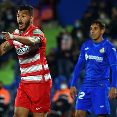 Luis Javier Suárez anota doblete en derrota de Granada